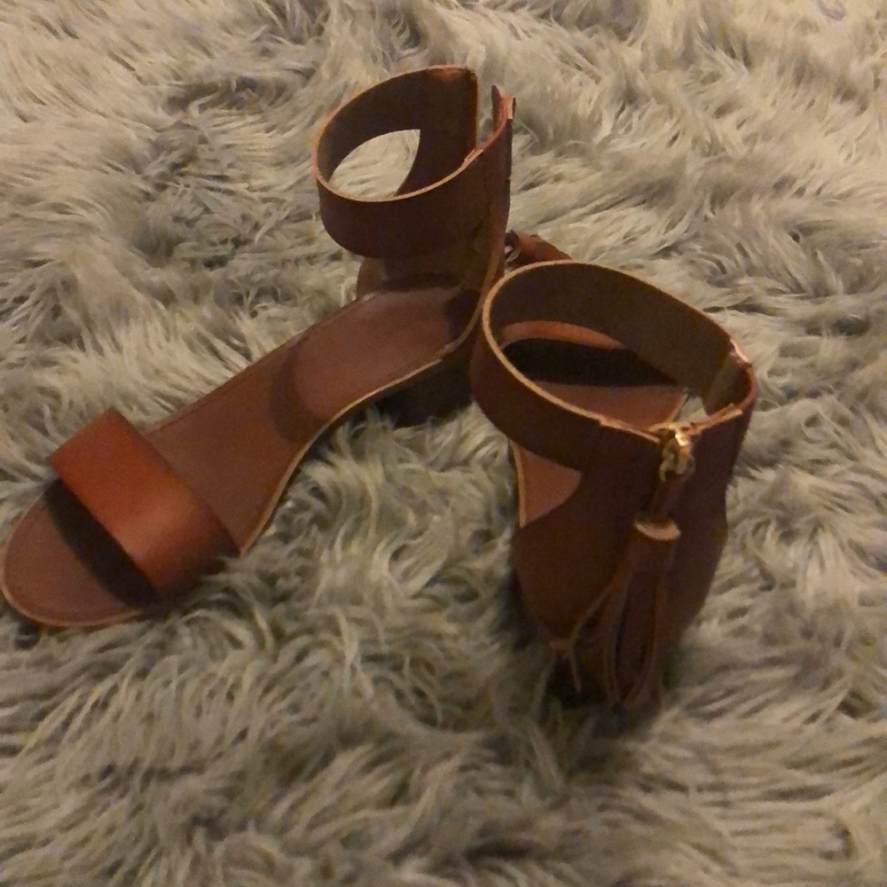 Rock in candy tassel sandals